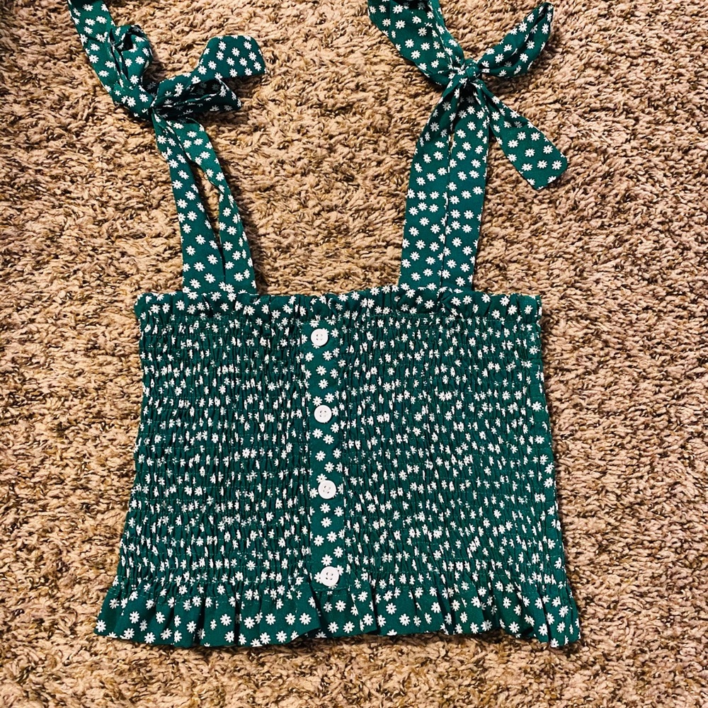 3/$20 🛍 crop top!